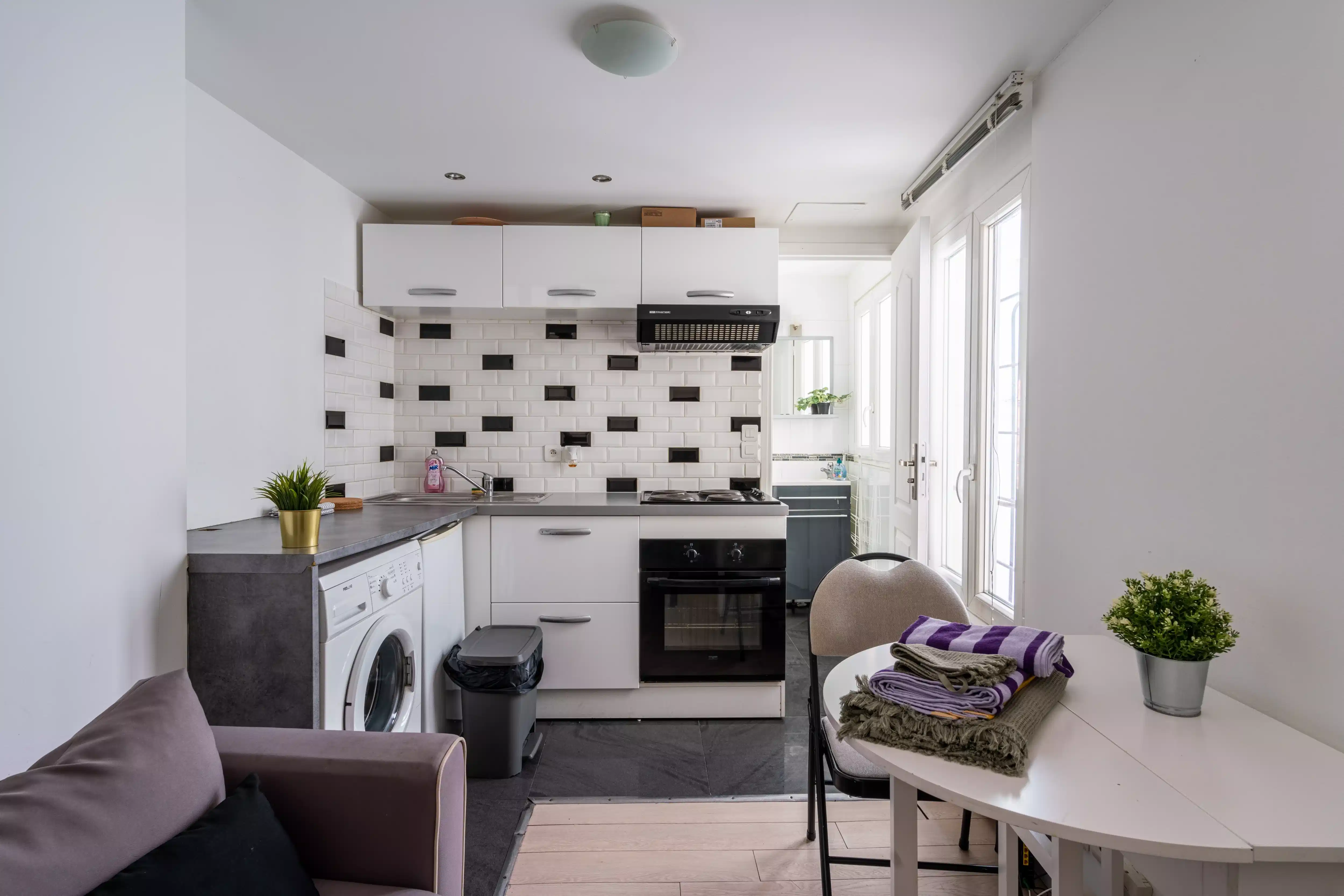 2 Bedroom 1 Bathroom - Kitchen?w=400&h=260&fit=crop&q=40&auto=format&trim=auto