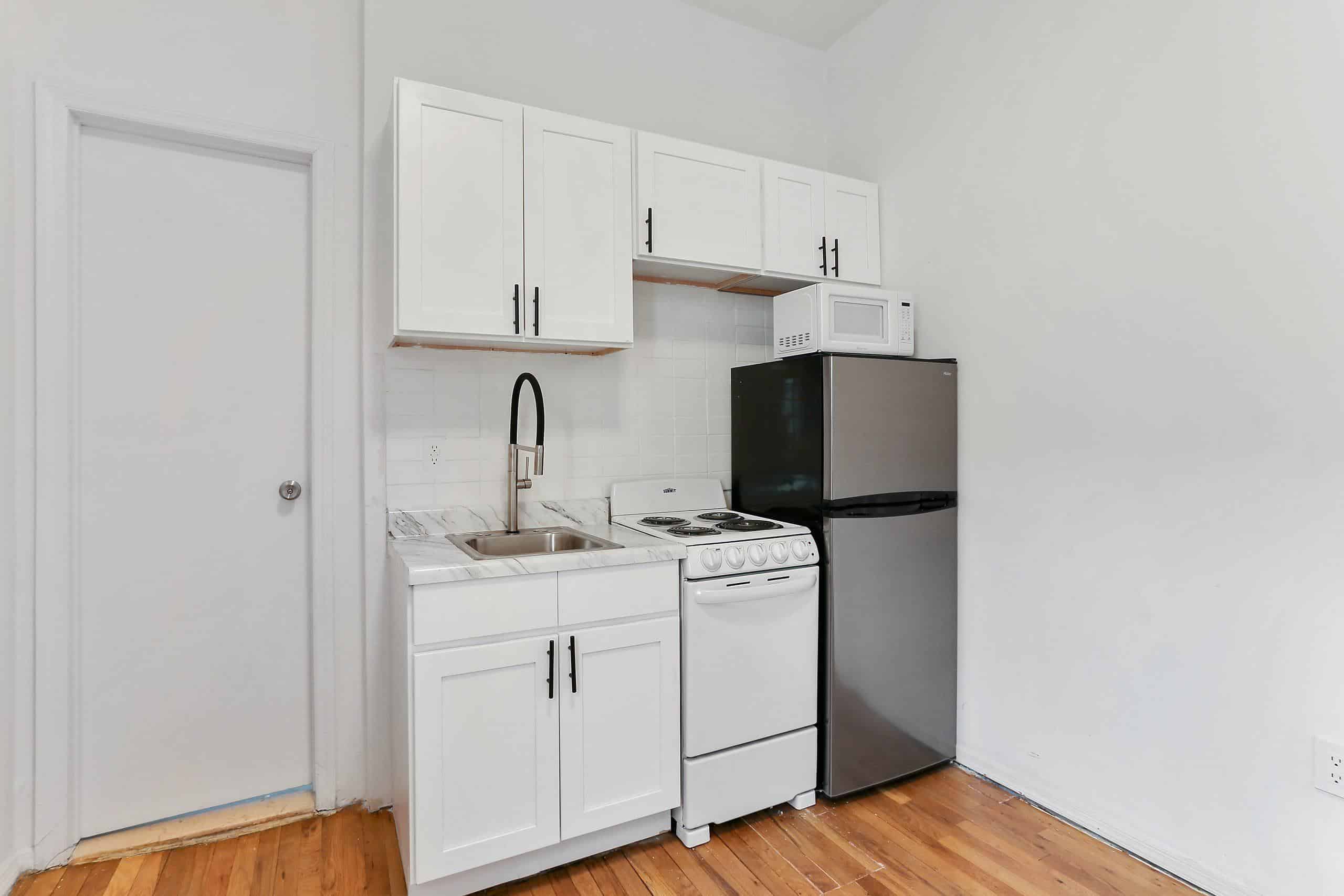 Bathroom?w=400&h=260&fit=crop&q=40&auto=format&trim=auto
