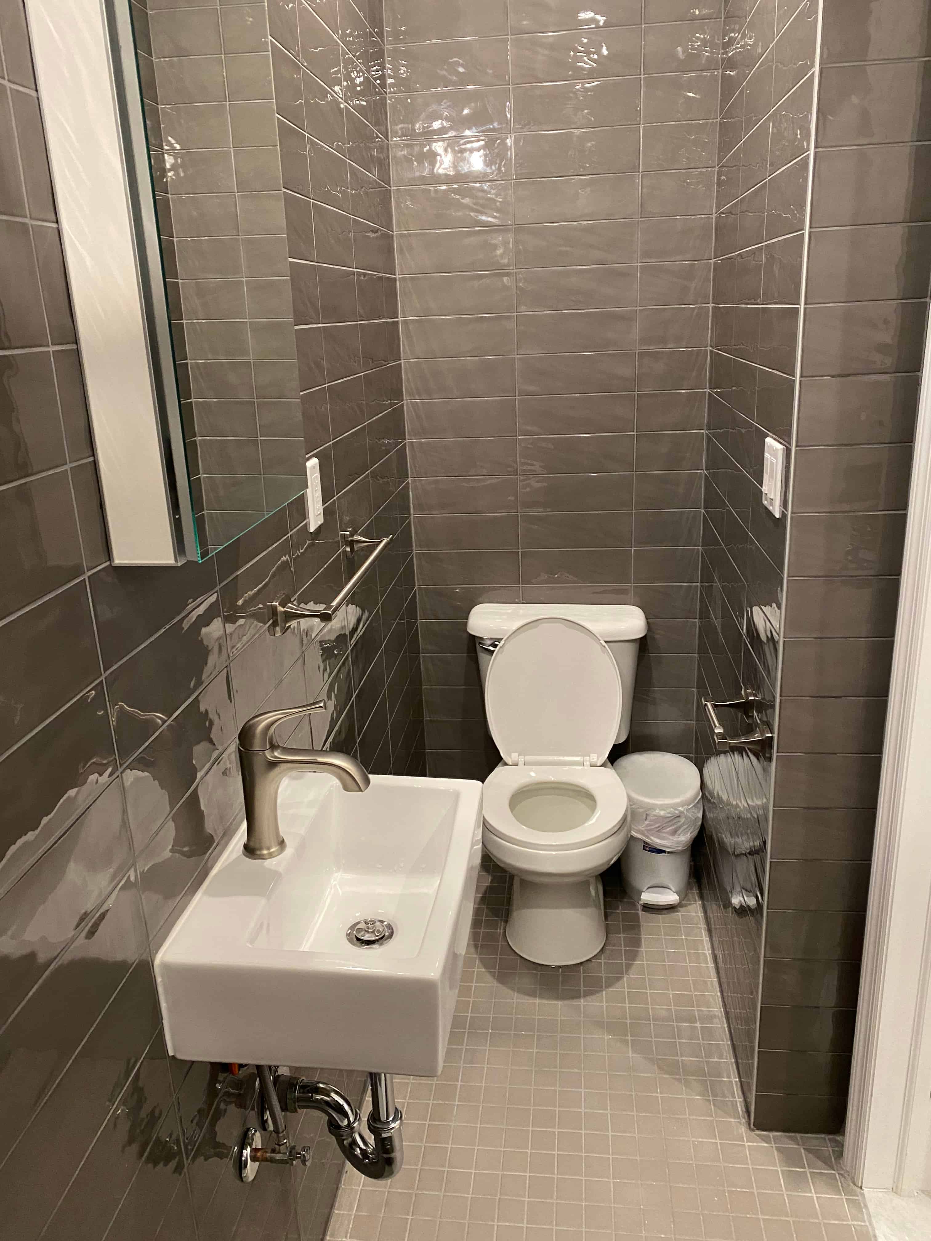 Amenities?w=400&h=260&fit=crop&q=40&auto=format&trim=auto
