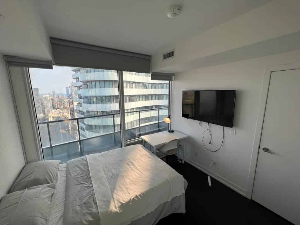 Pearson Housing Wood Street, Toronto - Toronto, Ontario, Canada - Bedroom