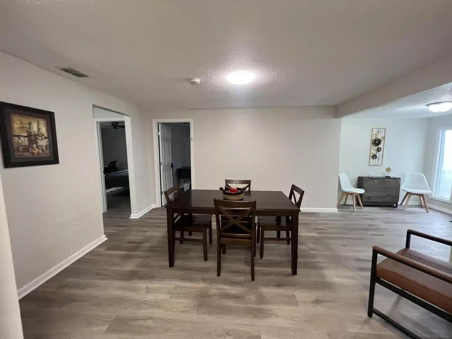 Amenities?w=400&h=260&fit=crop&q=40&auto=format&trim=auto