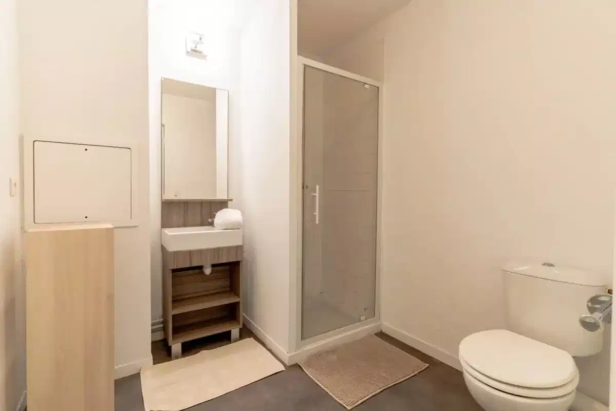 Kitchen?w=400&h=260&fit=crop&q=40&auto=format&trim=auto