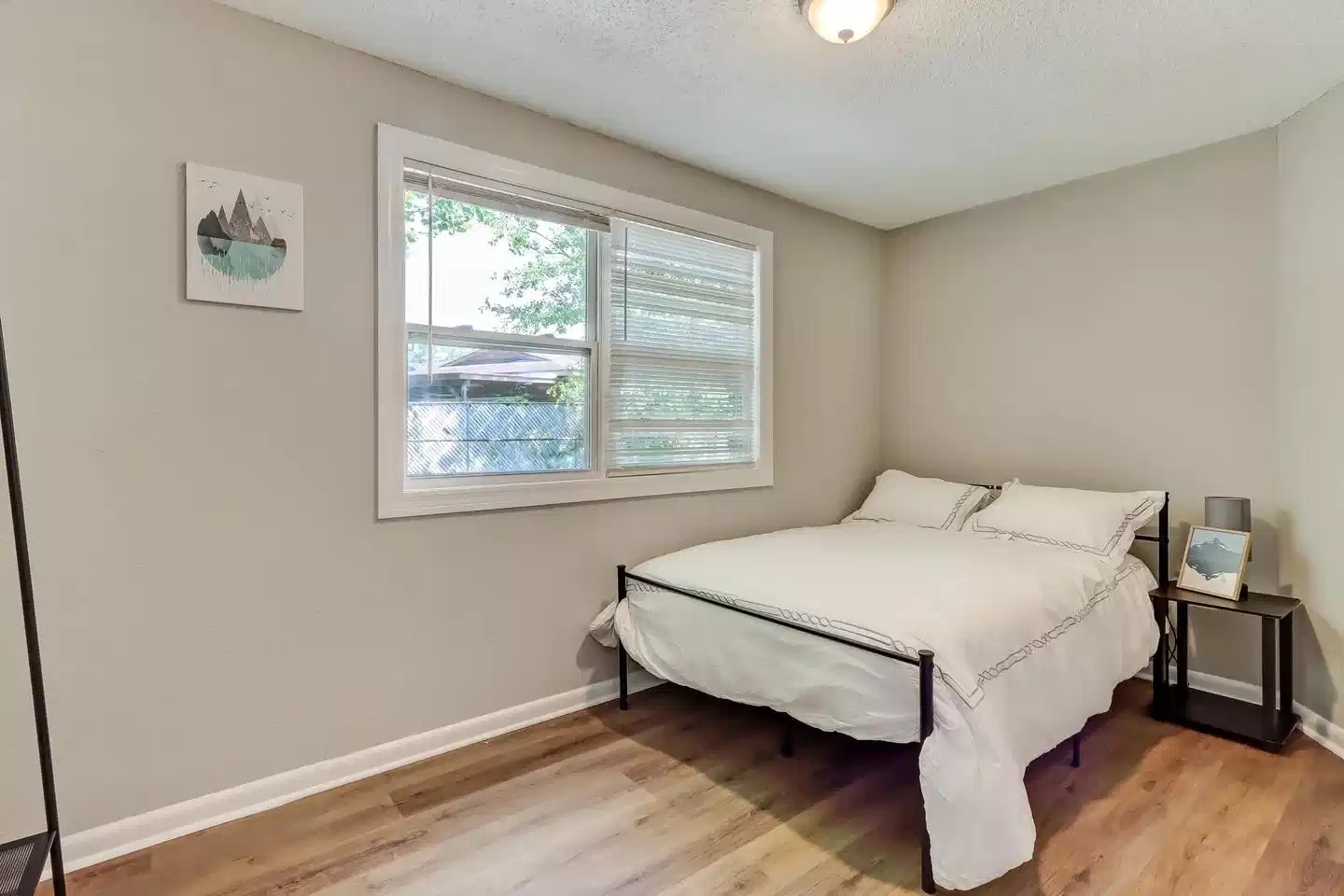 #104066: Room in 8 Bed 2 Bath - Bedroom?w=400&h=260&fit=crop&q=40&auto=format&trim=auto