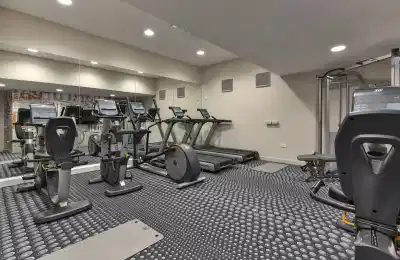 Willowbank, Glasgow - Glasgow, Scotland, United Kingdom - Amenities