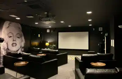 Willowbank, Glasgow - Glasgow, Scotland, United Kingdom - Amenities