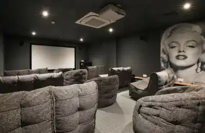 73 Princess Road East, Leicester - Leicester, England, United Kingdom - Amenities