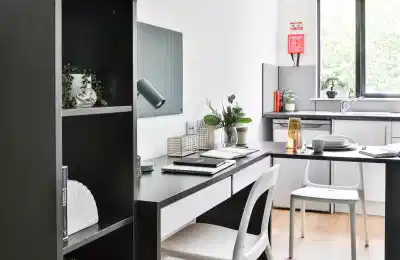 Kitchen?w=400&h=260&fit=crop&q=40&auto=format&trim=auto