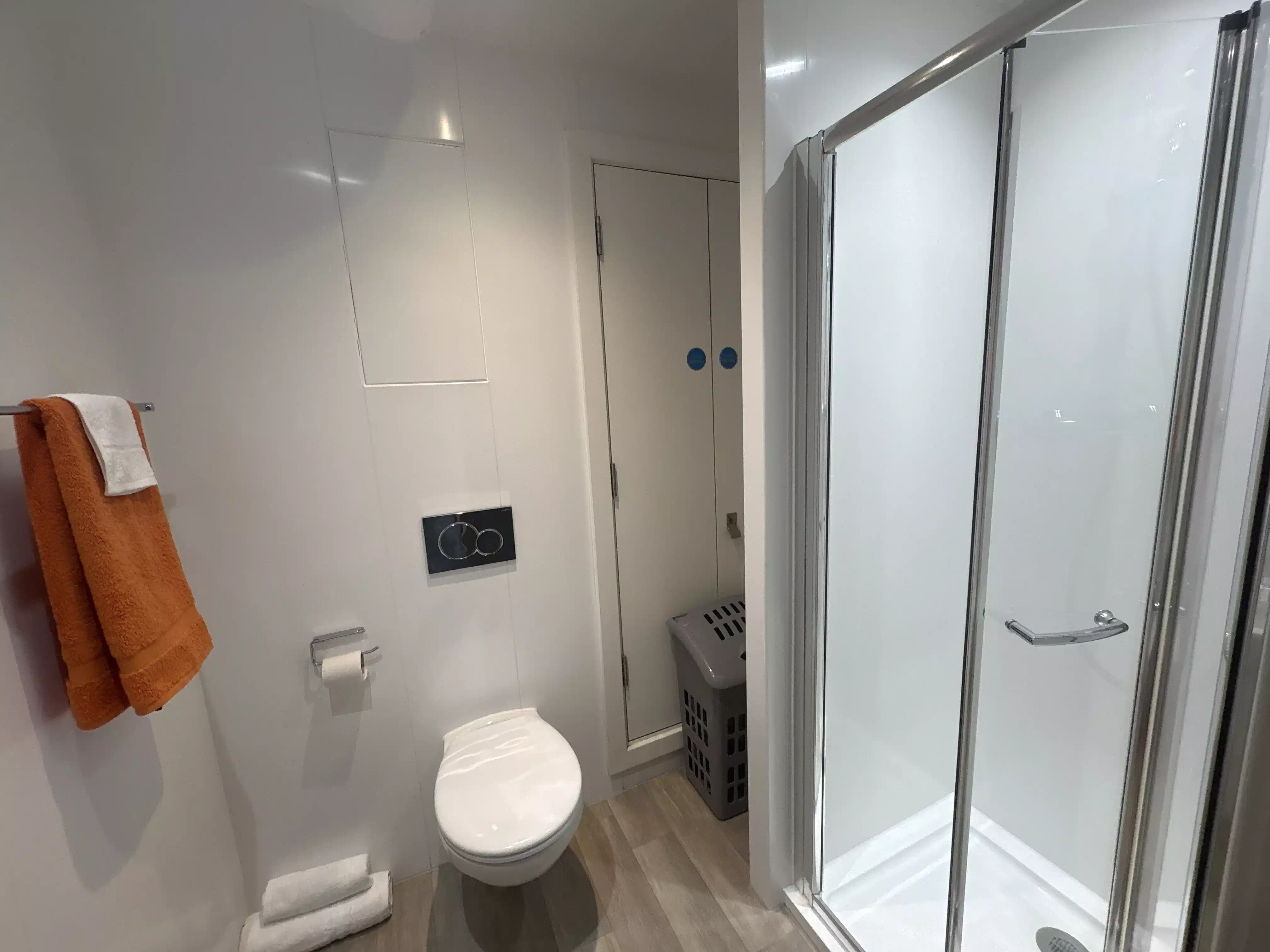 Amenities?w=400&h=260&fit=crop&q=40&auto=format&trim=auto