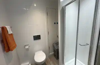 Amenities?w=400&h=260&fit=crop&q=40&auto=format&trim=auto