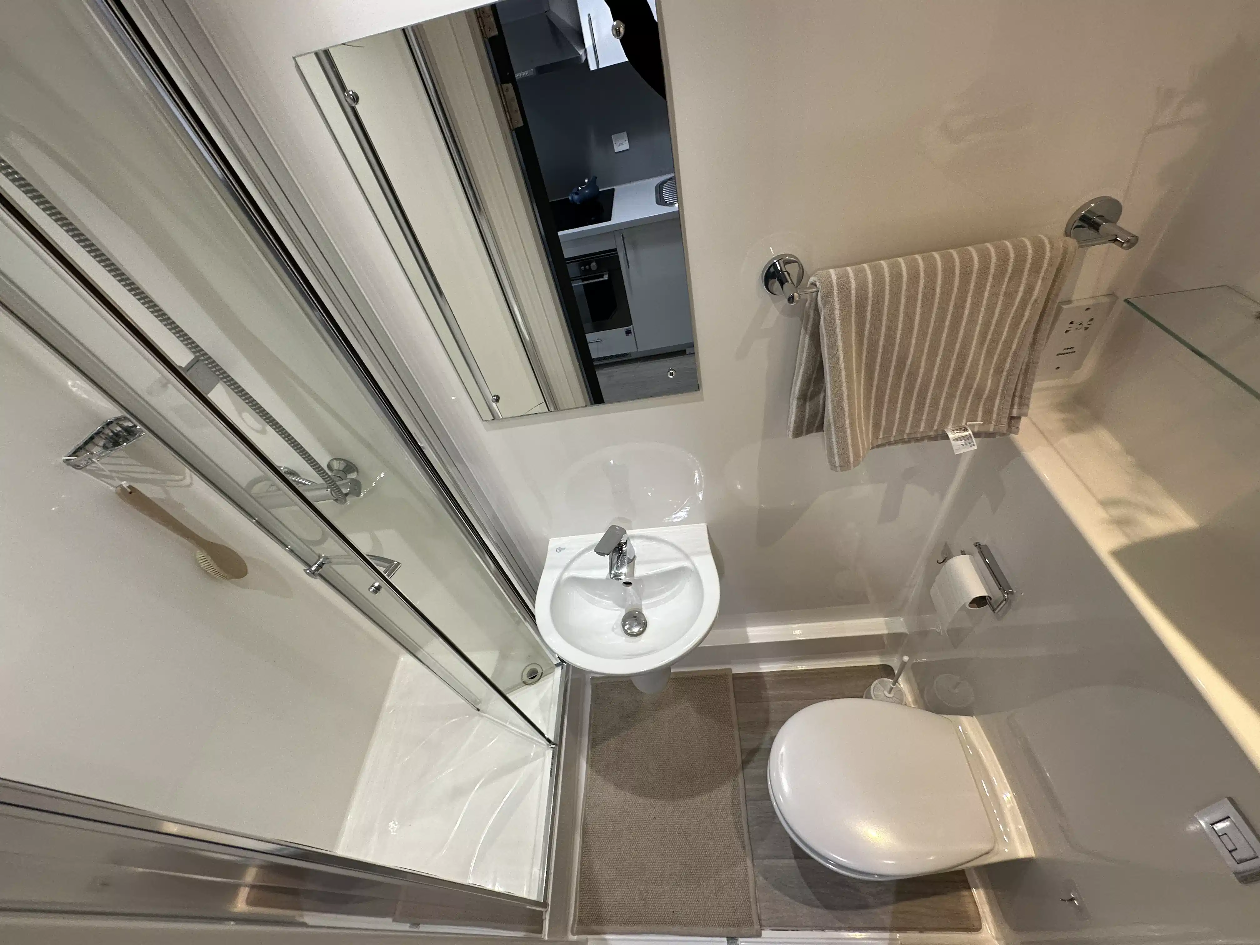 Amenities?w=400&h=260&fit=crop&q=40&auto=format&trim=auto