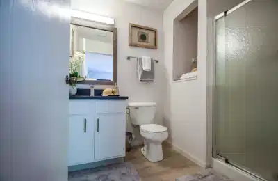 Enclave at Albany Park, Westerville - Westerville, Ohio, United States - Bathroom
