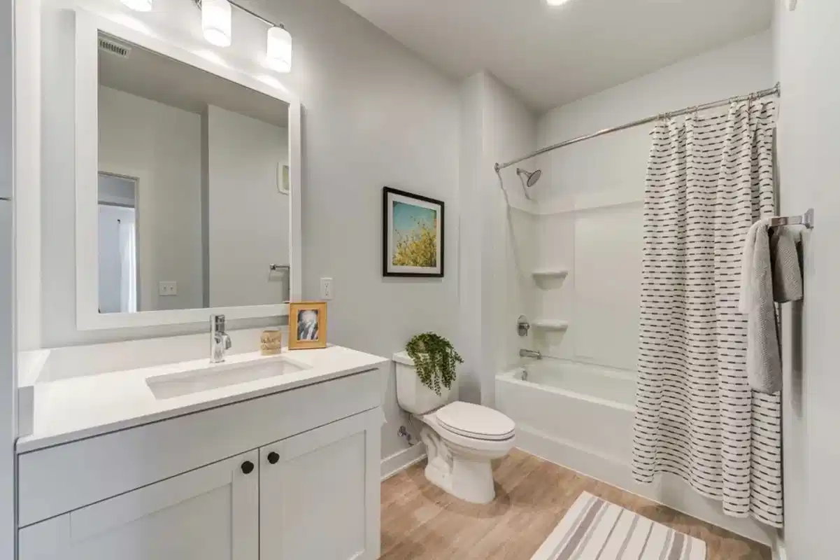 The Reserve of Sugarcreek, Dayton - Dayton, Ohio, United States - Bathroom