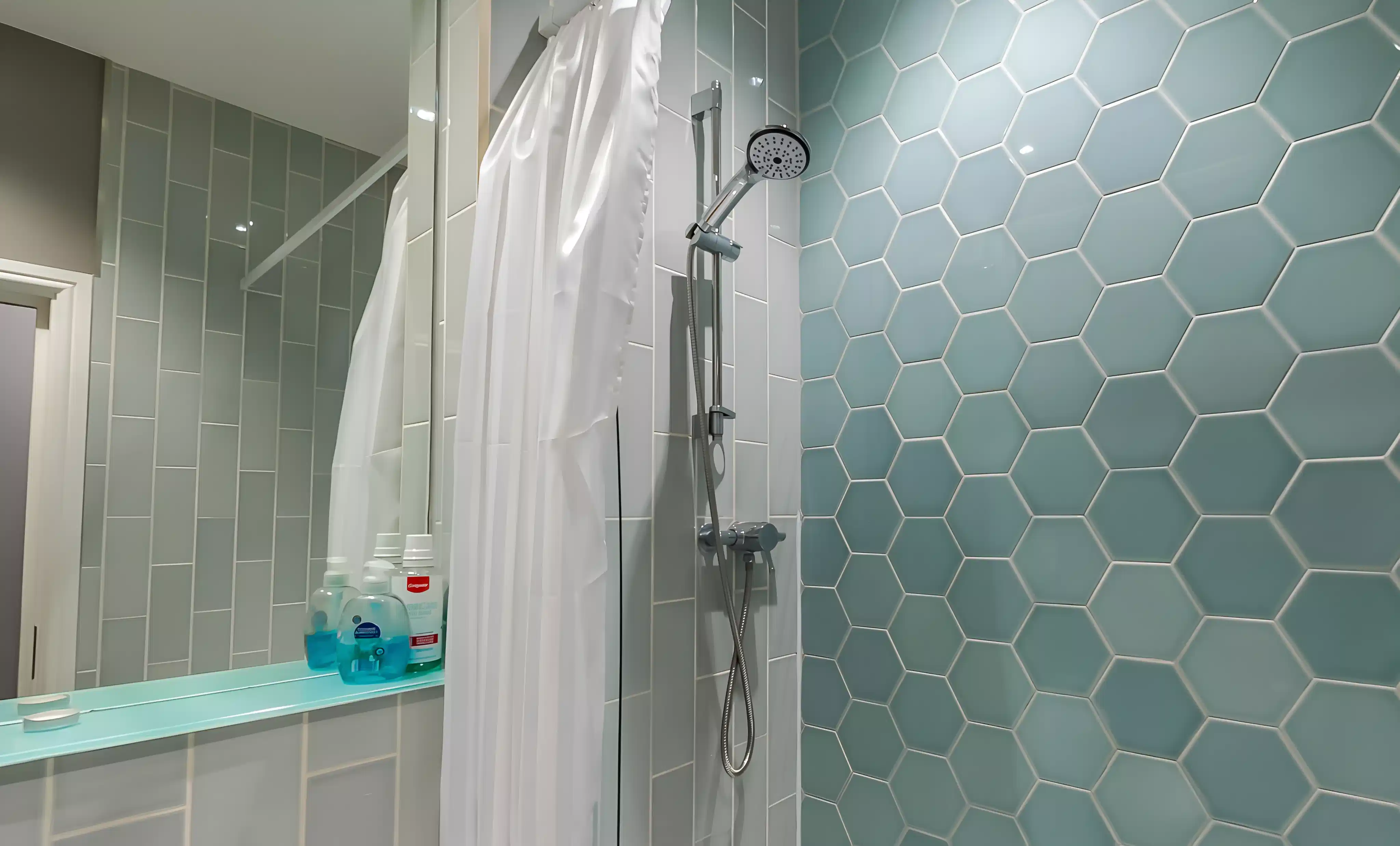 Bathroom?w=400&h=260&fit=crop&q=40&auto=format&trim=auto