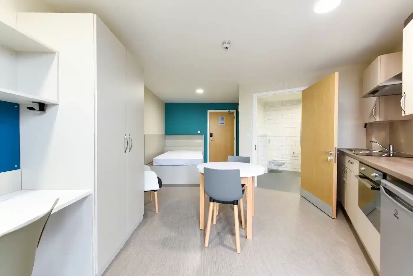Amenities?w=400&h=260&fit=crop&q=40&auto=format&trim=auto