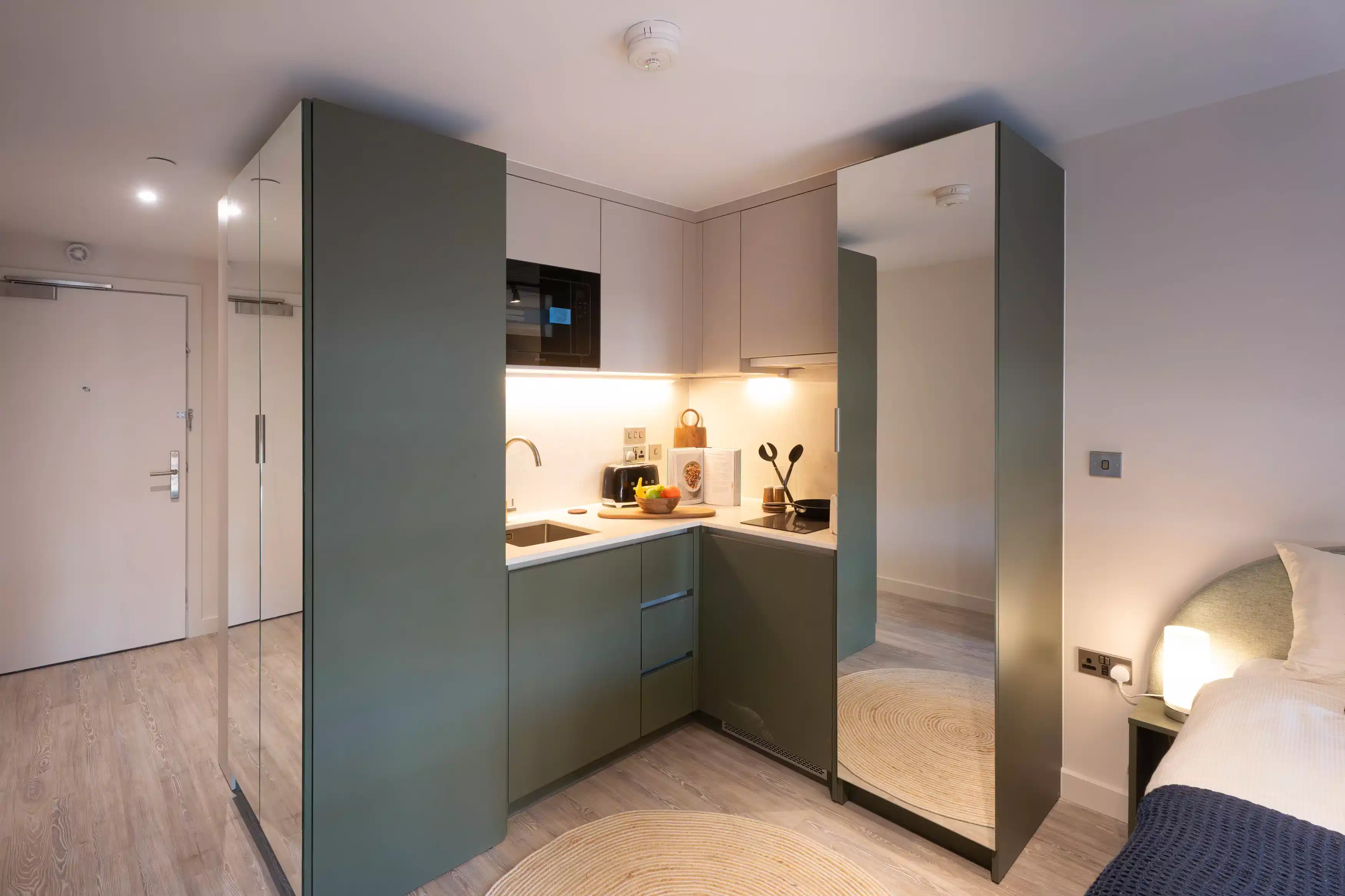 Kitchen?w=400&h=260&fit=crop&q=40&auto=format&trim=auto