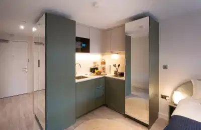 Kitchen?w=400&h=260&fit=crop&q=40&auto=format&trim=auto