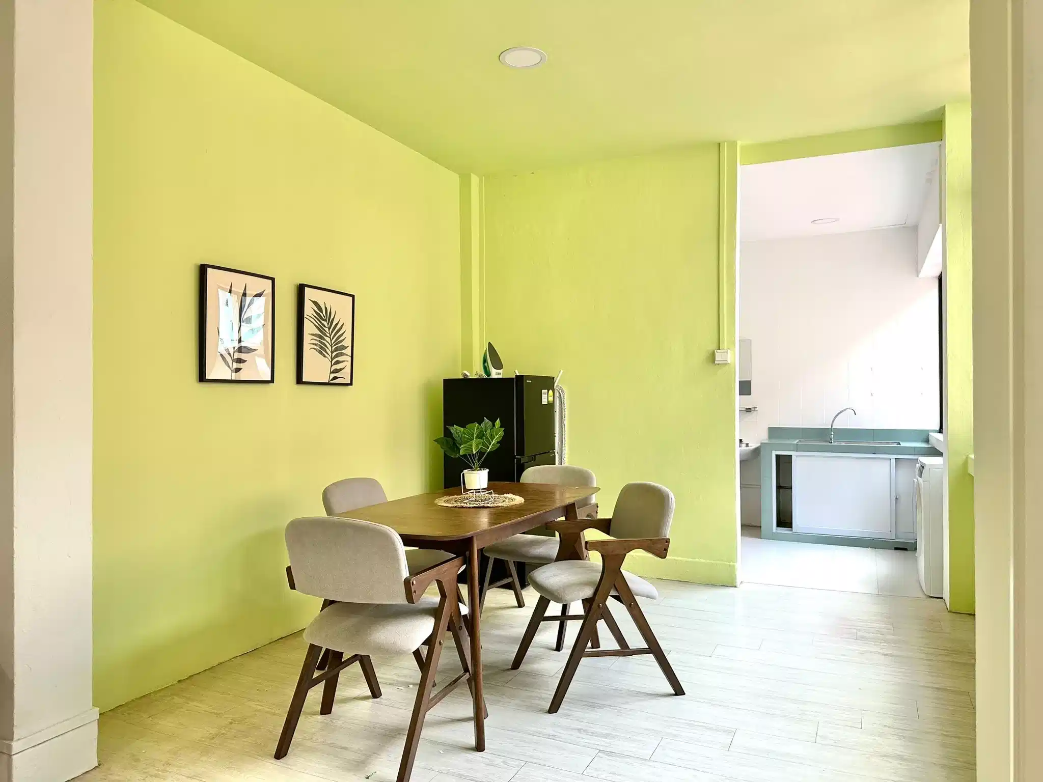 Common Area?w=400&h=260&fit=crop&q=40&auto=format&trim=auto