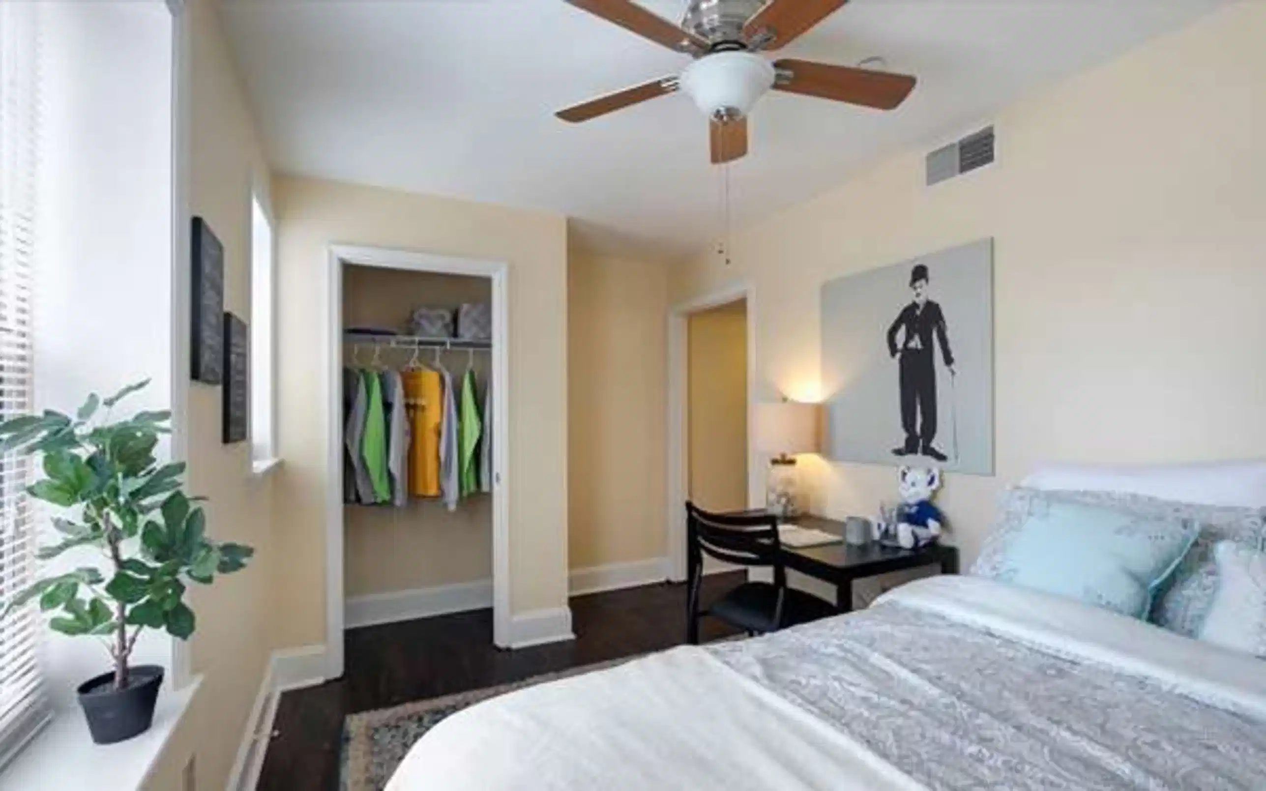 Amenities?w=400&h=260&fit=crop&q=40&auto=format&trim=auto