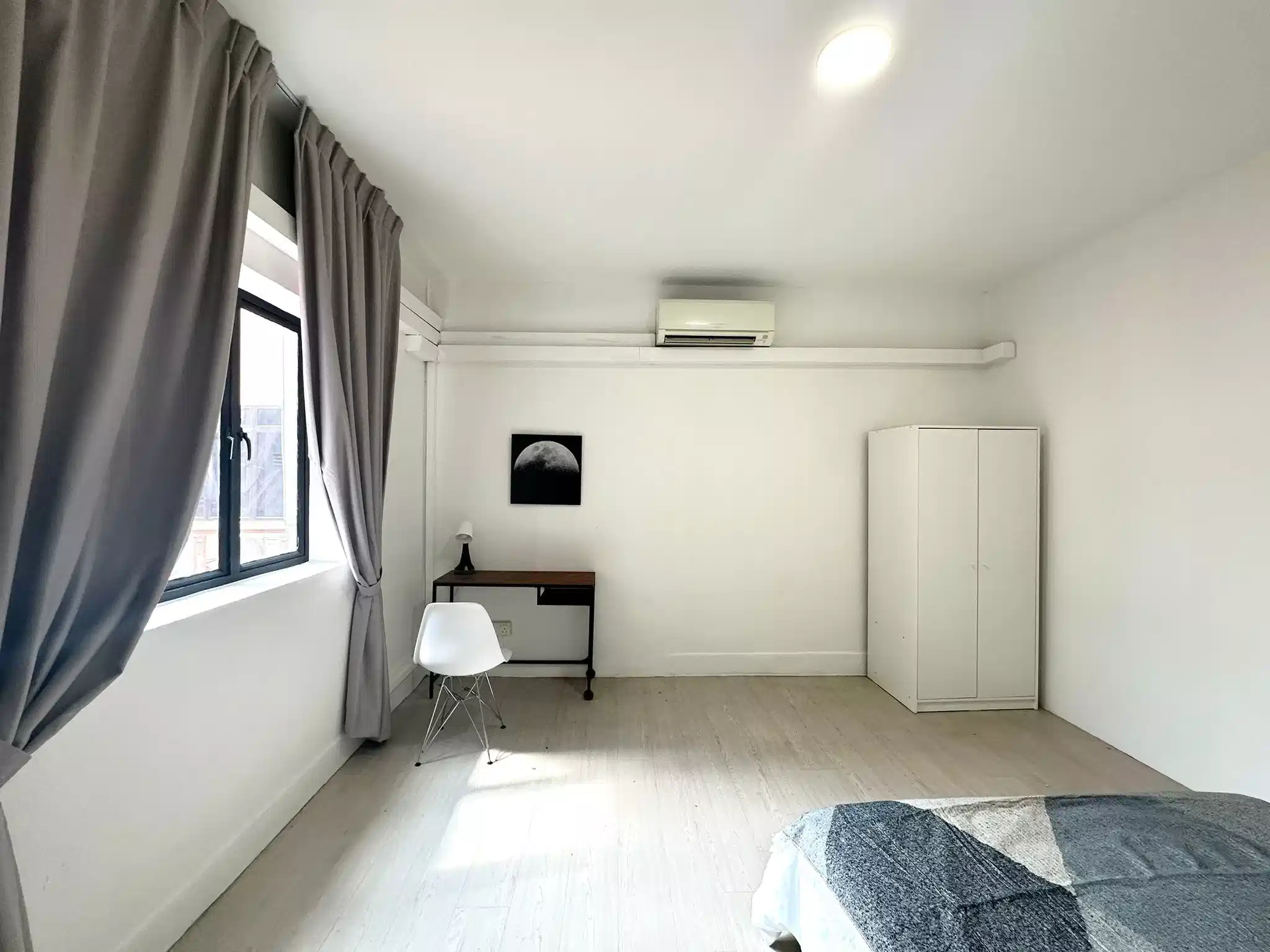 Amenities?w=400&h=260&fit=crop&q=40&auto=format&trim=auto