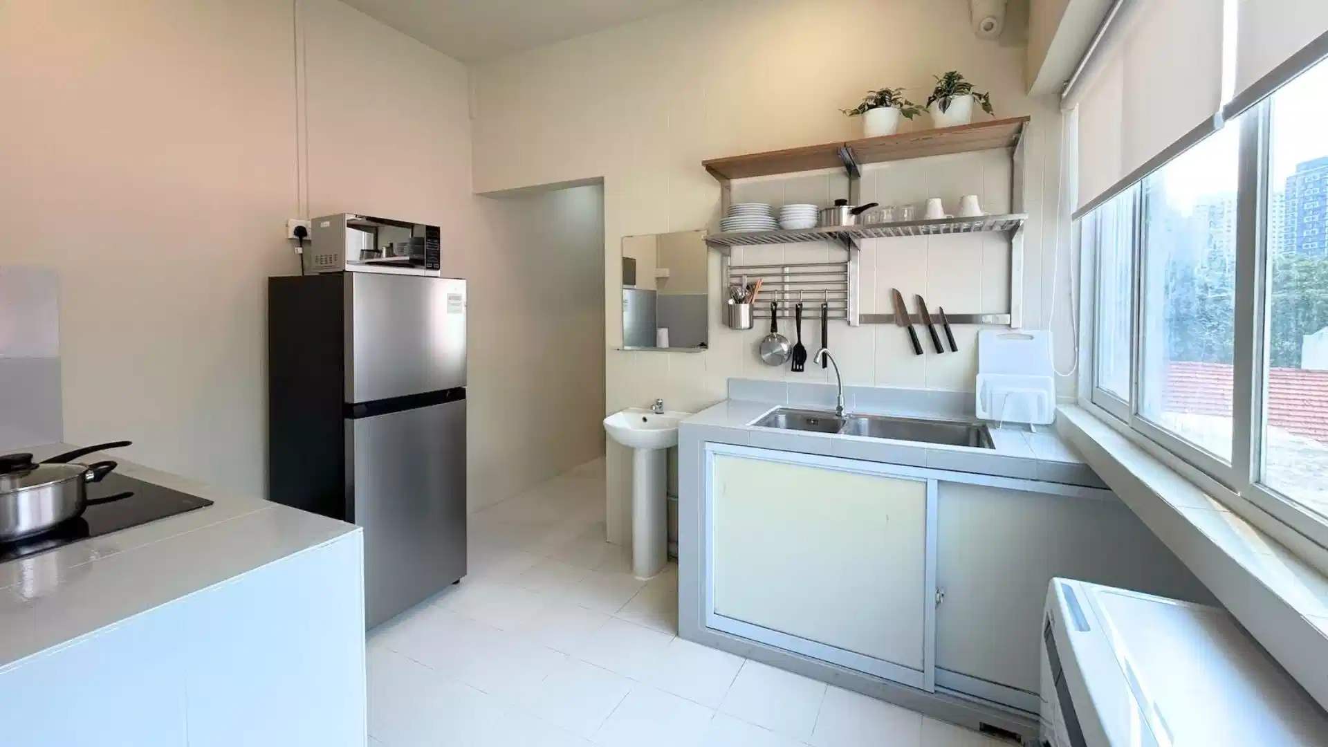 Room in a 4 Bedroom Apartment, 23C Lor 13 Geylang, Singapore 388666 - Singapore, Singapore - Amenities