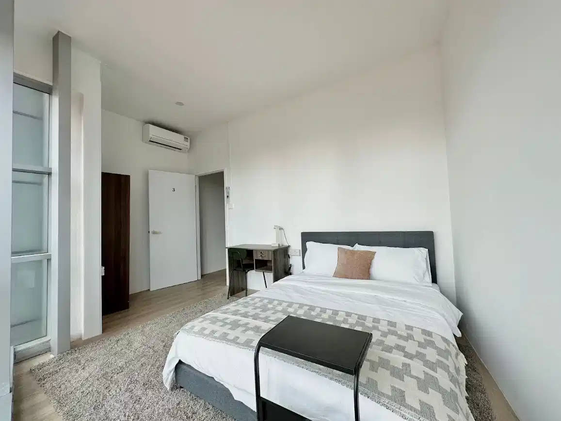 Amenities?w=400&h=260&fit=crop&q=40&auto=format&trim=auto