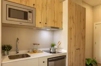 Exterior?w=400&h=260&fit=crop&q=40&auto=format&trim=auto