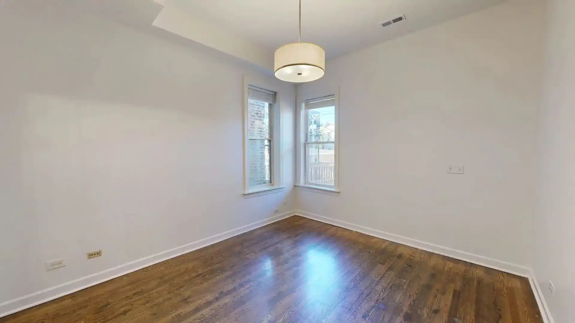 Common Area?w=400&h=260&fit=crop&q=40&auto=format&trim=auto