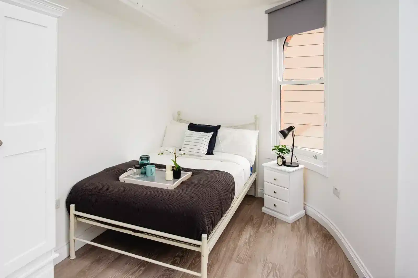 Amenities?w=400&h=260&fit=crop&q=40&auto=format&trim=auto
