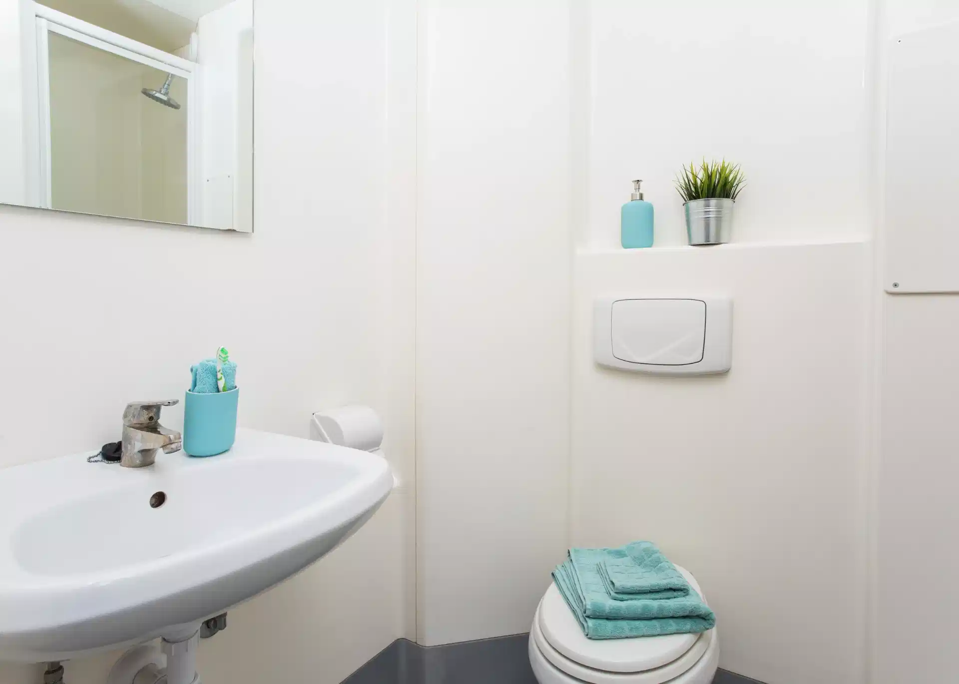Amenities?w=400&h=260&fit=crop&q=40&auto=format&trim=auto
