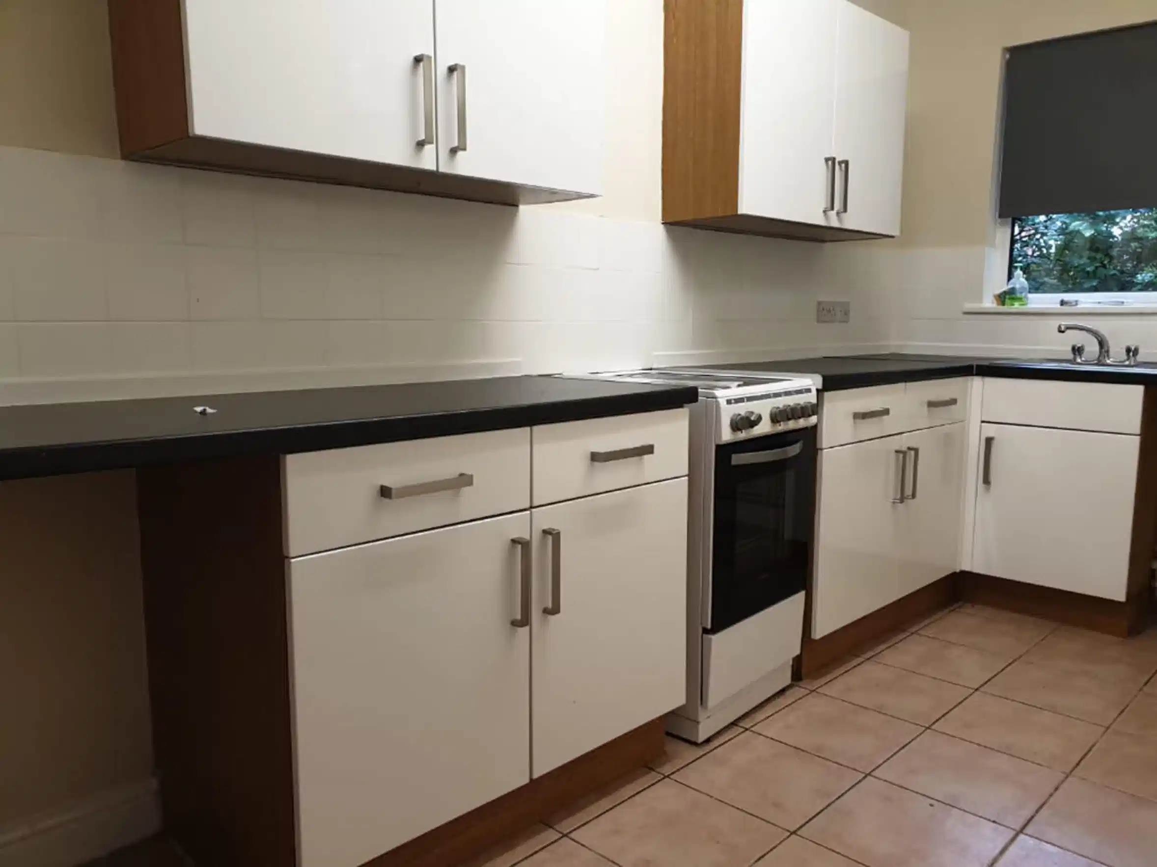 Kitchen?w=400&h=260&fit=crop&q=40&auto=format&trim=auto
