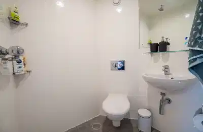 Byron Residence, Nottingham Trent University, Nottingham - Nottingham, England, United Kingdom - Bathroom