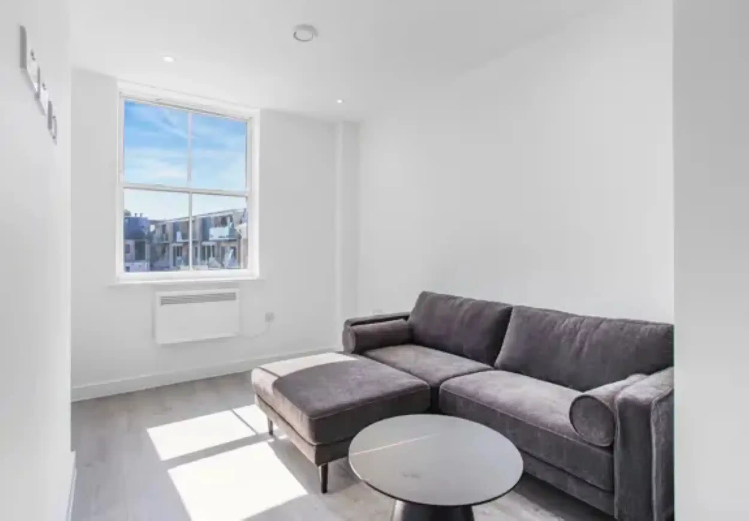 Executive Apartment - Bedroom?w=400&h=260&fit=crop&q=40&auto=format&trim=auto