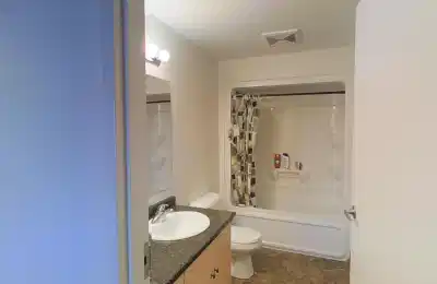 Lester Lofts, Waterloo - Waterloo, Ontario, Canada - Bathroom