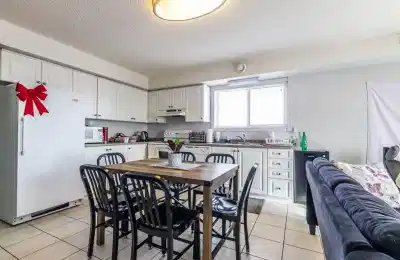 Sixty Two, Waterloo - Waterloo, Ontario, Canada - Kitchen