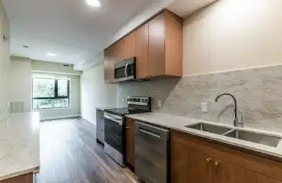 Coldstream, Waterloo - Waterloo, Ontario, Canada - Kitchen