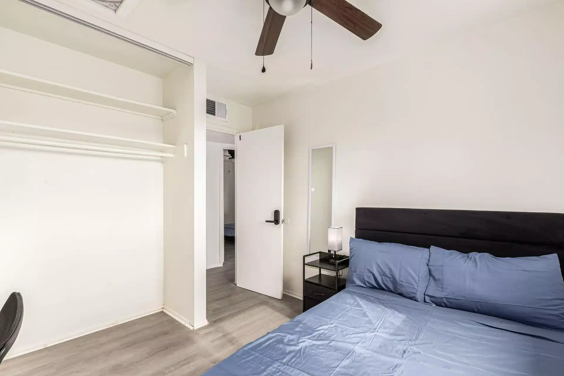#24972: Room in 10 Bed 3 Bath - Bathroom?w=400&h=260&fit=crop&q=40&auto=format&trim=auto