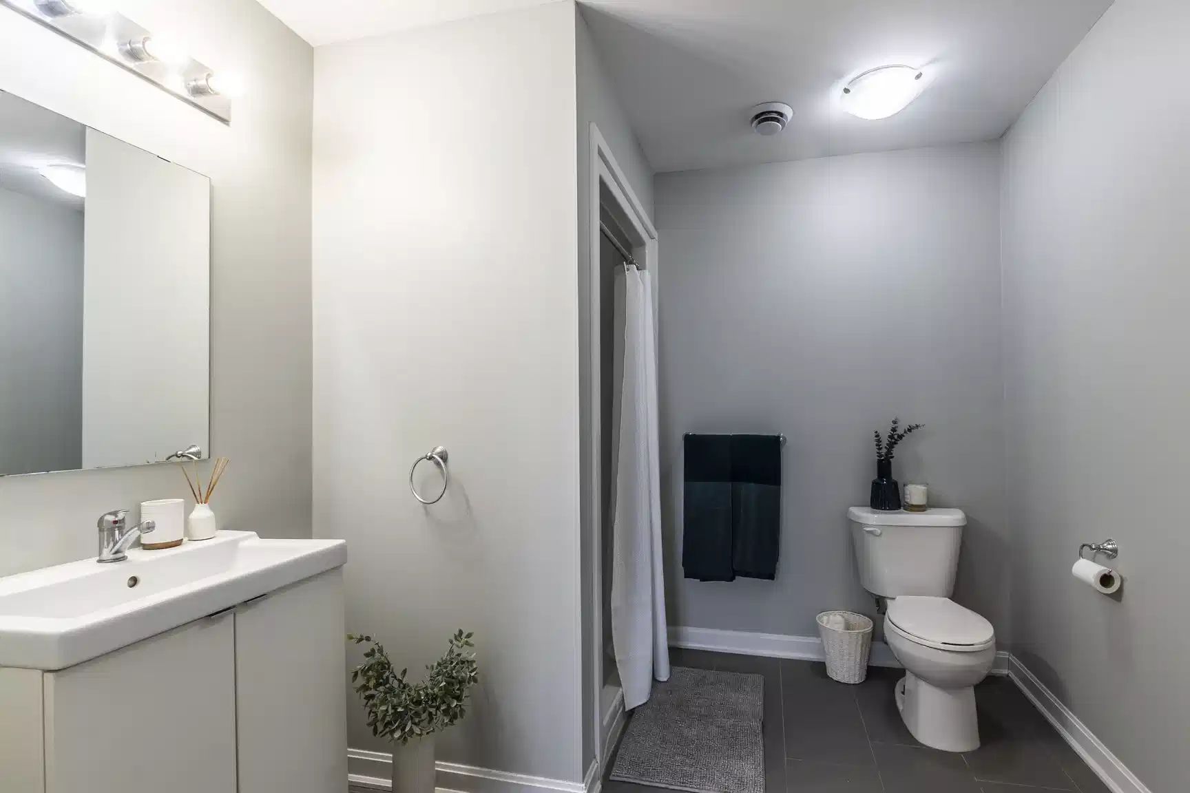 Arcadian Students, Barrie - Barrie, Canada - Bathroom