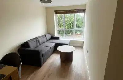 Common Area?w=400&h=260&fit=crop&q=40&auto=format&trim=auto