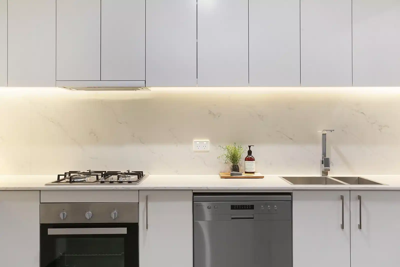 16 Hinchcliffe Place, Zetland, Sydney - Sydney, New South Wales, Australia - Kitchen