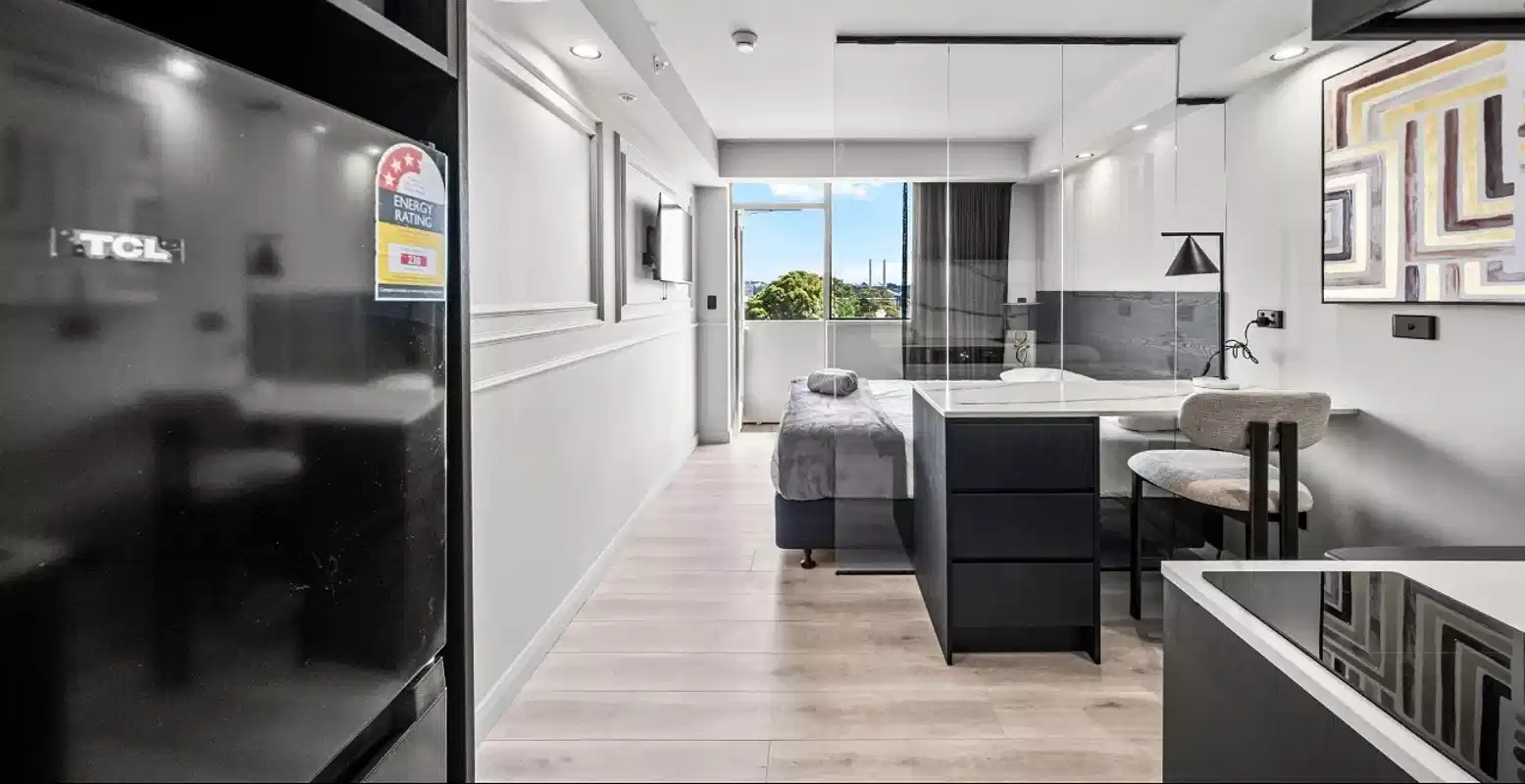 Bathroom?w=400&h=260&fit=crop&q=40&auto=format&trim=auto