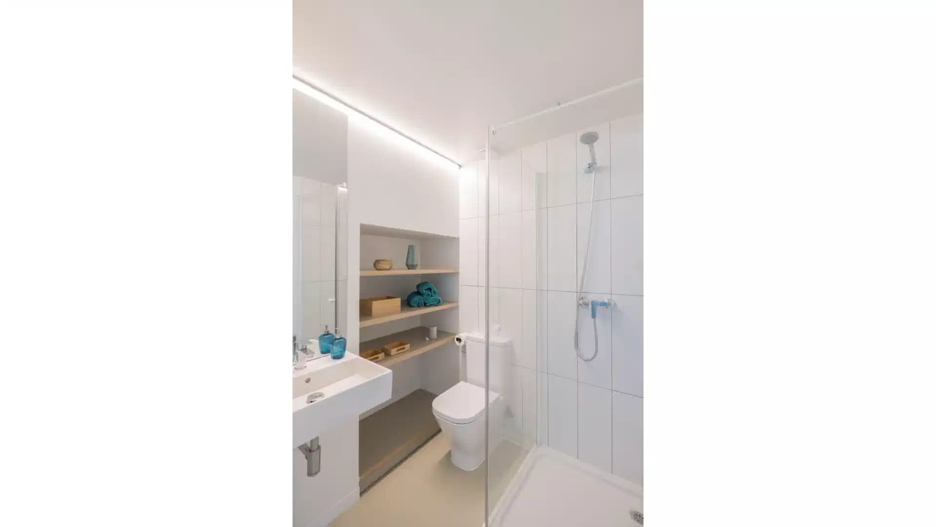 Amenities?w=400&h=260&fit=crop&q=40&auto=format&trim=auto