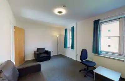 Amenities?w=400&h=260&fit=crop&q=40&auto=format&trim=auto