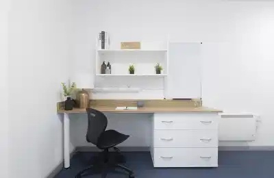 Common Area?w=400&h=260&fit=crop&q=40&auto=format&trim=auto