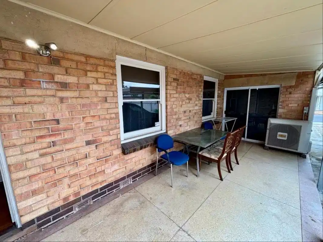 Kitchen?w=400&h=260&fit=crop&q=40&auto=format&trim=auto