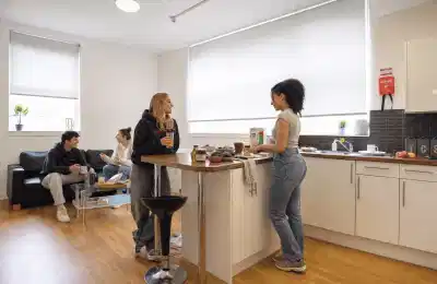 Kitchen?w=400&h=260&fit=crop&q=40&auto=format&trim=auto