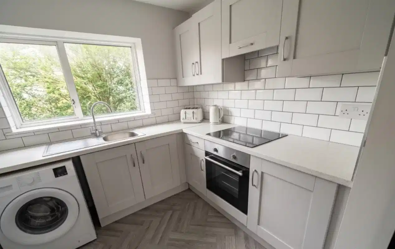 Room in a 4 Bedroom Apartment, Apartment 71, North Quay Place, Pope's Quay Street, Cork, T23 Y0FD - Cork, Ireland - Kitchen