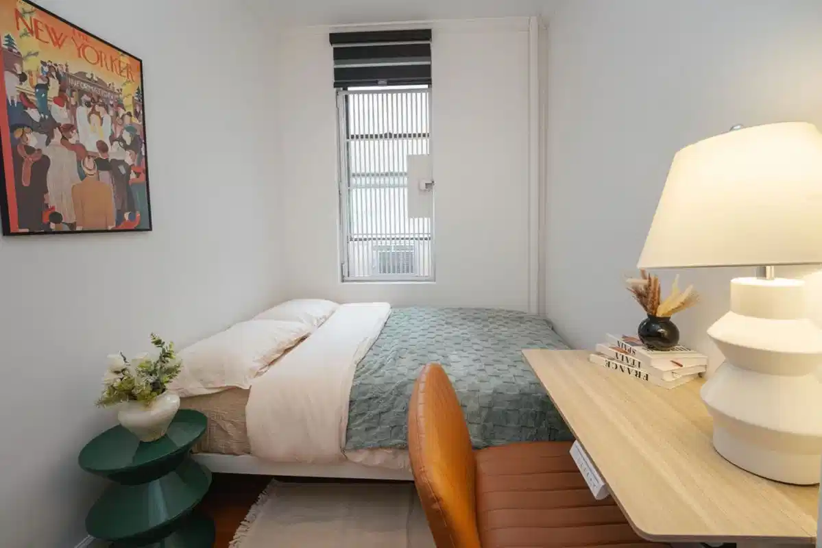 Bedroom?w=400&h=260&fit=crop&q=40&auto=format&trim=auto