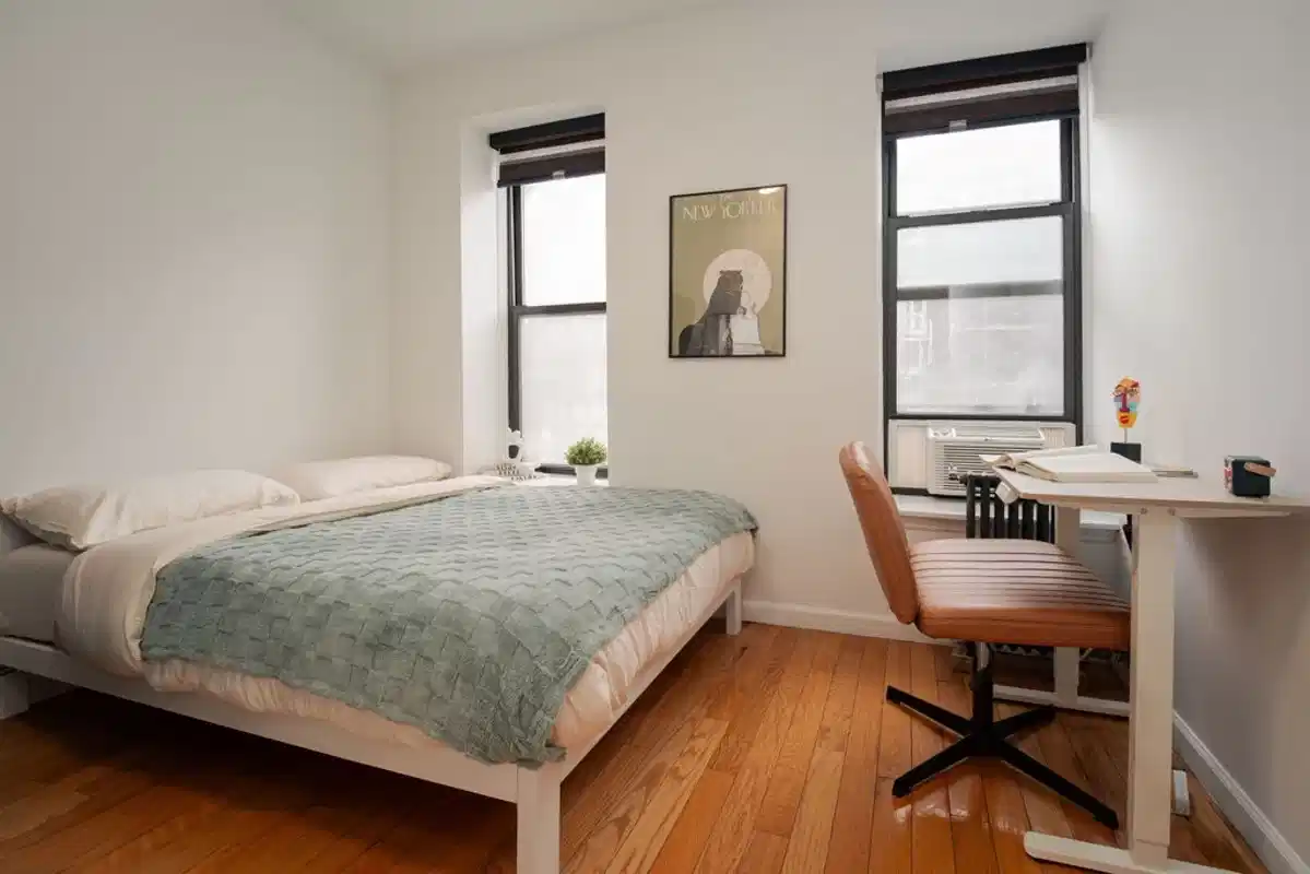 Bedroom?w=400&h=260&fit=crop&q=40&auto=format&trim=auto