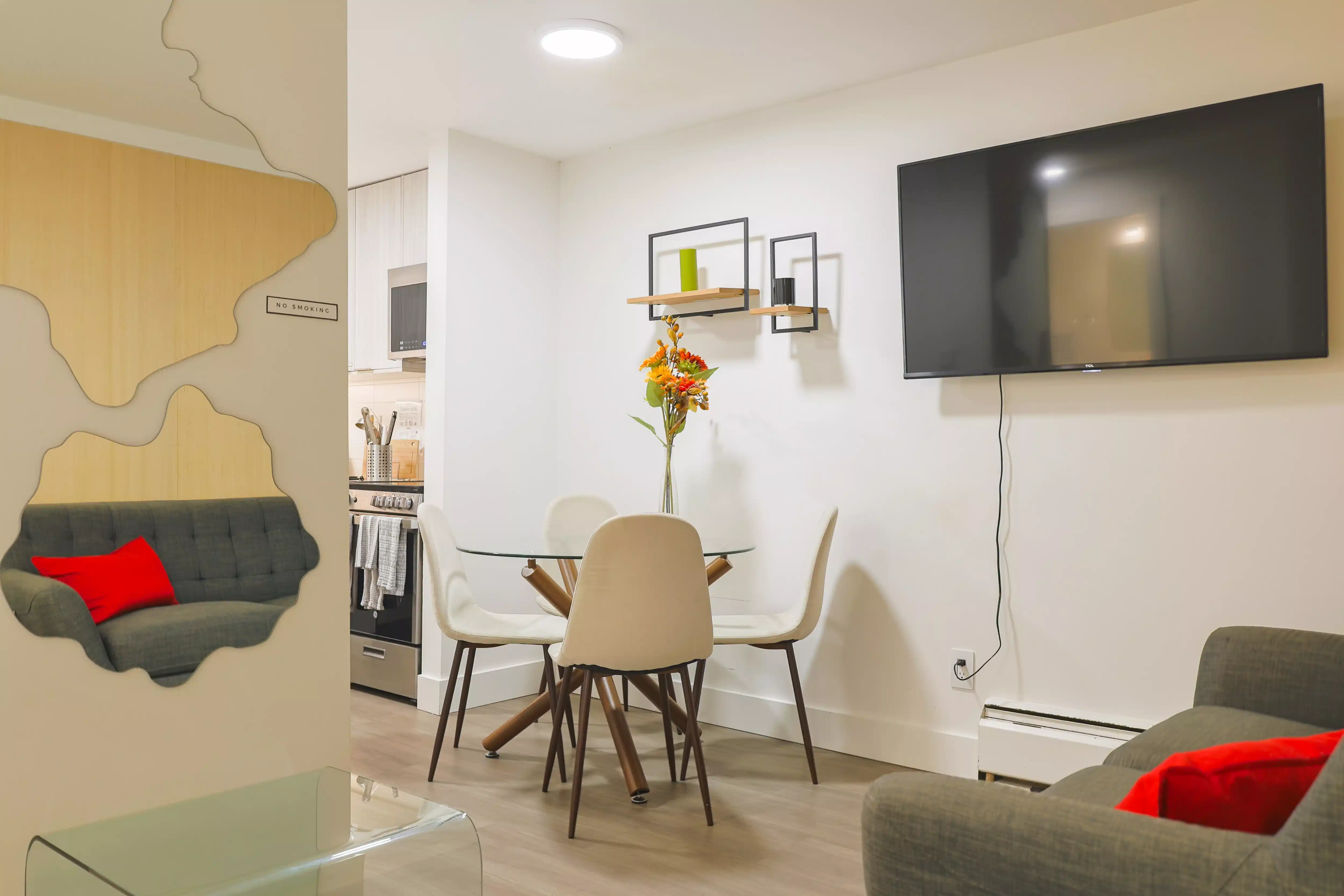 Apt 106 - Kitchen?w=400&h=260&fit=crop&q=40&auto=format&trim=auto