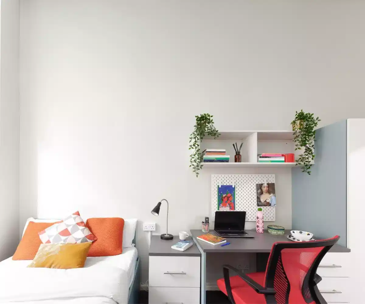 Common Area?w=400&h=260&fit=crop&q=40&auto=format&trim=auto